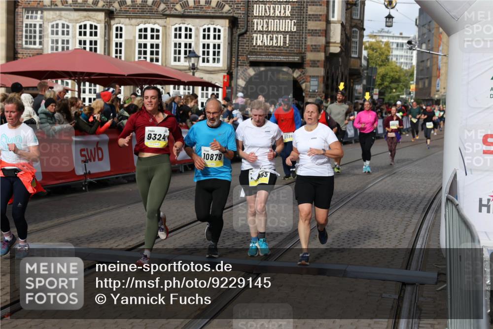 05.10.2025 - 20. swb-Marathon Bremen Yannick Fuchs http://msf.ph/oto/9229145 05.10.2025 11:02:09 Ziel 9324, 9536, 9686, 10837, 10855, 10879, 10887, 10944, 11415, 11459 meine-sportfotos.de