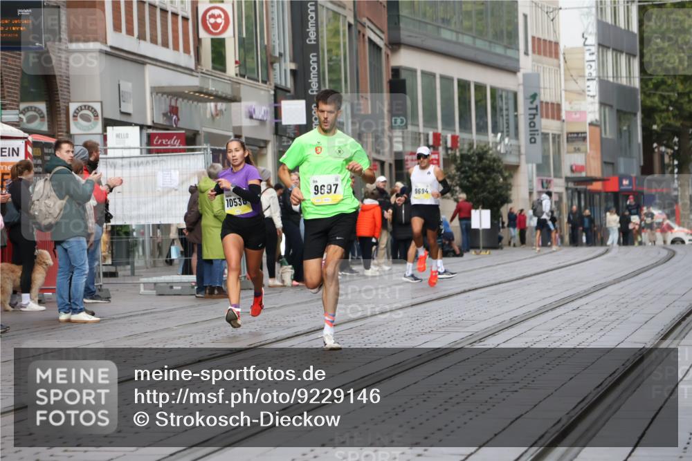 05.10.2025 - 20. swb-Marathon Bremen Strokosch-Dieckow http://msf.ph/oto/9229146 05.10.2025 10:35:20 Ziel 9596, 9697, 10538, 11341, 9596, 9697, 10538, 11341 meine-sportfotos.de
