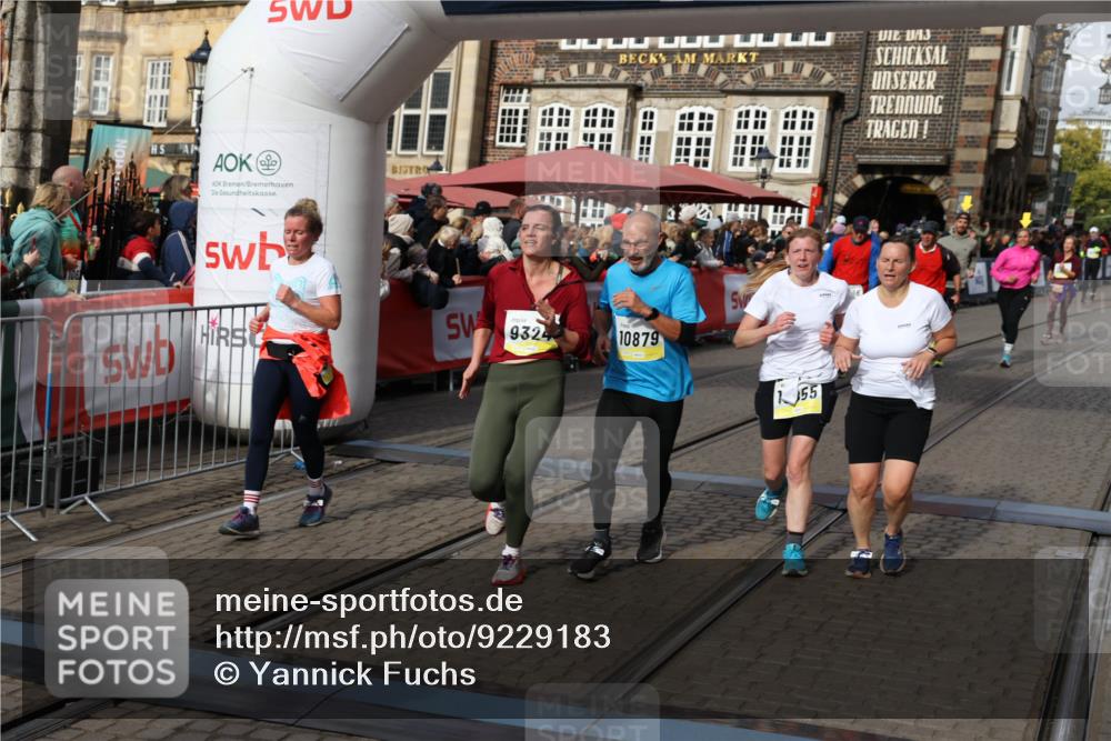 05.10.2025 - 20. swb-Marathon Bremen Yannick Fuchs http://msf.ph/oto/9229183 05.10.2025 11:02:10 Ziel 9324, 9426, 9536, 9686, 10301, 10837, 10855, 10879, 10887, 10944, 11415, 11459 meine-sportfotos.de
