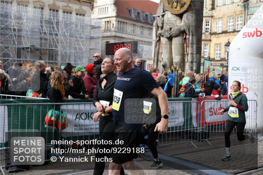05.10.2025 - 20. swb-Marathon Bremen Yannick Fuchs http://msf.ph/oto/9229188 05.10.2025 10:59:19 Ziel 9219, 9508, 9692, 10039, 10143, 10274, 10353, 10594 meine-sportfotos.de
