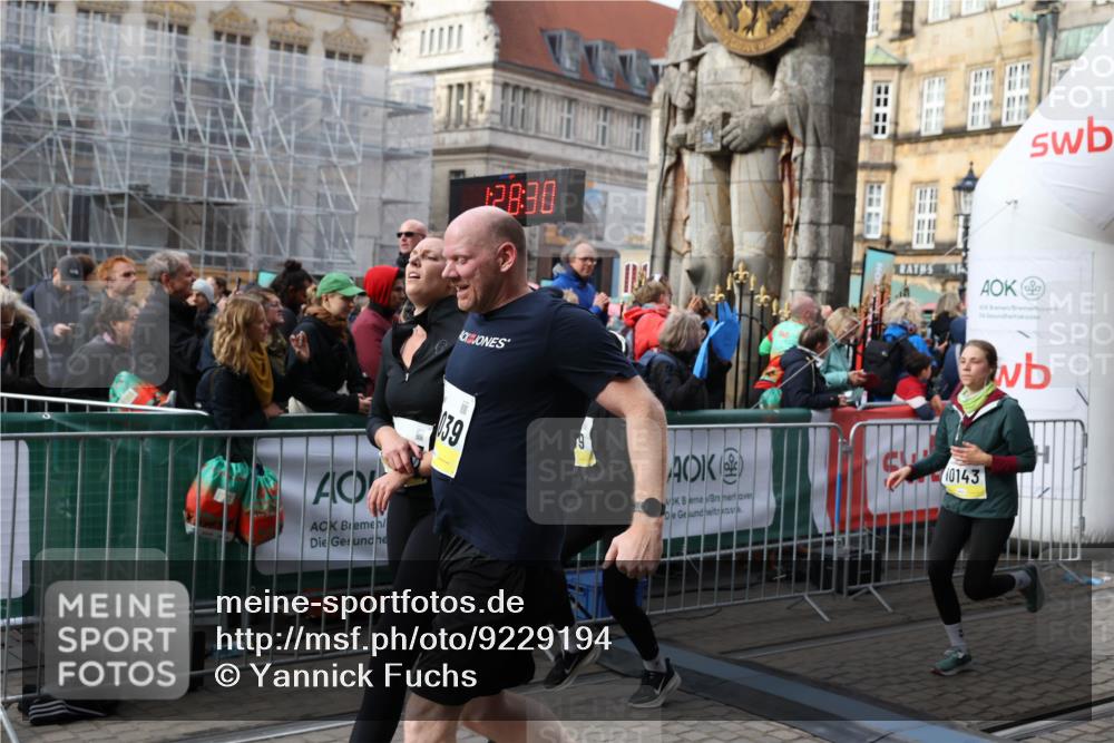 05.10.2025 - 20. swb-Marathon Bremen Yannick Fuchs http://msf.ph/oto/9229194 05.10.2025 10:59:19 Ziel 9219, 9508, 9692, 10039, 10143, 10274, 10353, 10594 meine-sportfotos.de