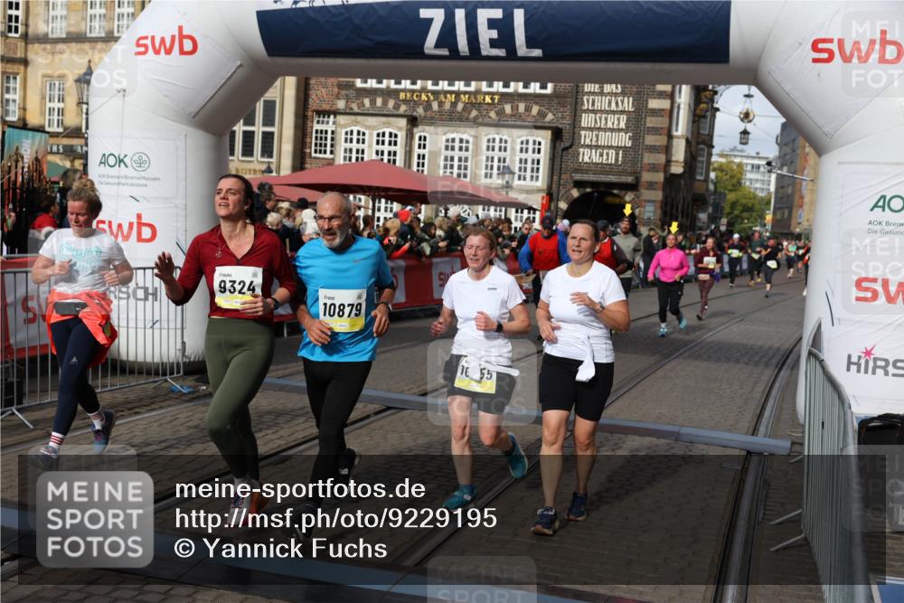 05.10.2025 - 20. swb-Marathon Bremen Yannick Fuchs http://msf.ph/oto/9229195 05.10.2025 11:02:10 Ziel 9324, 9426, 9536, 9686, 10301, 10837, 10855, 10879, 10887, 10944, 11415, 11459 meine-sportfotos.de