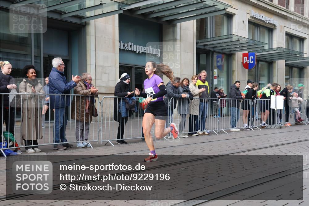 05.10.2025 - 20. swb-Marathon Bremen Strokosch-Dieckow http://msf.ph/oto/9229196 05.10.2025 10:35:26 Ziel 9596, 9697, 10372, 10538, 9596, 9697, 10372, 10538 meine-sportfotos.de