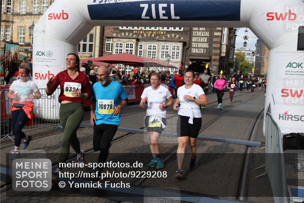 05.10.2025 - 20. swb-Marathon Bremen Yannick Fuchs http://msf.ph/oto/9229208 05.10.2025 11:02:10 Ziel 9324, 9426, 9536, 9686, 10301, 10837, 10855, 10879, 10887, 10944, 11415, 11459 meine-sportfotos.de