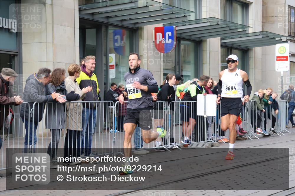 05.10.2025 - 20. swb-Marathon Bremen Strokosch-Dieckow http://msf.ph/oto/9229214 05.10.2025 10:35:28 Ziel 9596, 9697, 10372, 10538, 9596, 9697, 10372, 10538 meine-sportfotos.de