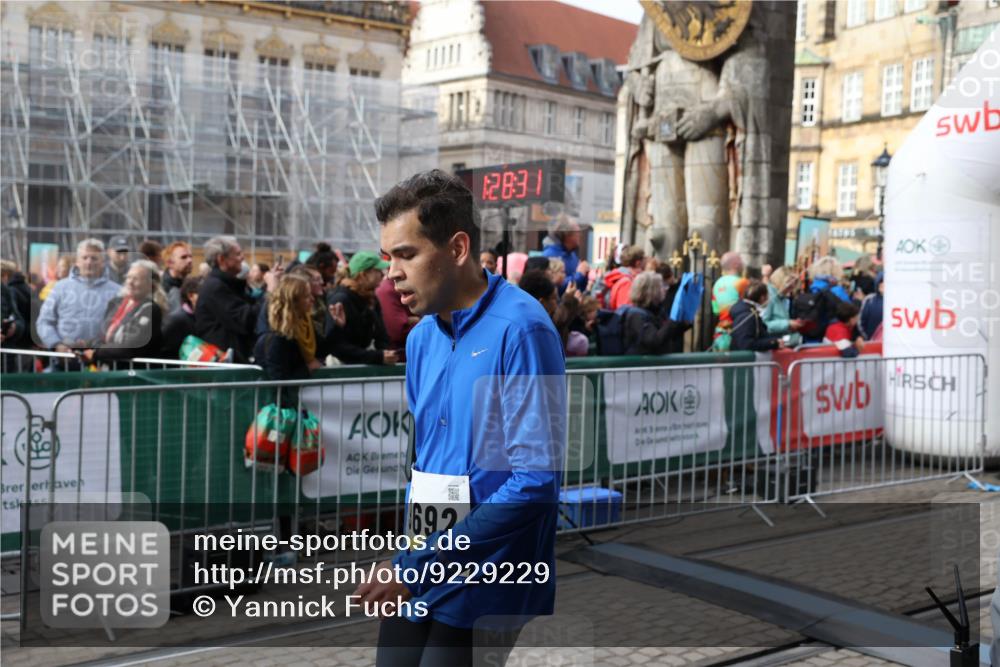 05.10.2025 - 20. swb-Marathon Bremen Yannick Fuchs http://msf.ph/oto/9229229 05.10.2025 10:59:21 Ziel 9219, 9454, 9508, 9692, 10039, 10143, 10200, 10274, 10353, 11207, 11400 meine-sportfotos.de