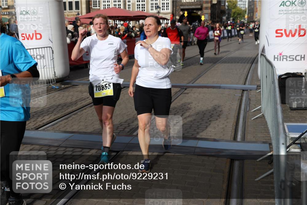 05.10.2025 - 20. swb-Marathon Bremen Yannick Fuchs http://msf.ph/oto/9229231 05.10.2025 11:02:11 Ziel 9324, 9426, 9536, 9686, 10301, 10855, 10879, 10887, 10944, 11014, 11459 meine-sportfotos.de