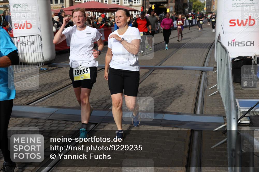 05.10.2025 - 20. swb-Marathon Bremen Yannick Fuchs http://msf.ph/oto/9229235 05.10.2025 11:02:11 Ziel 9324, 9426, 9536, 9686, 10301, 10855, 10879, 10887, 10944, 11014, 11459 meine-sportfotos.de