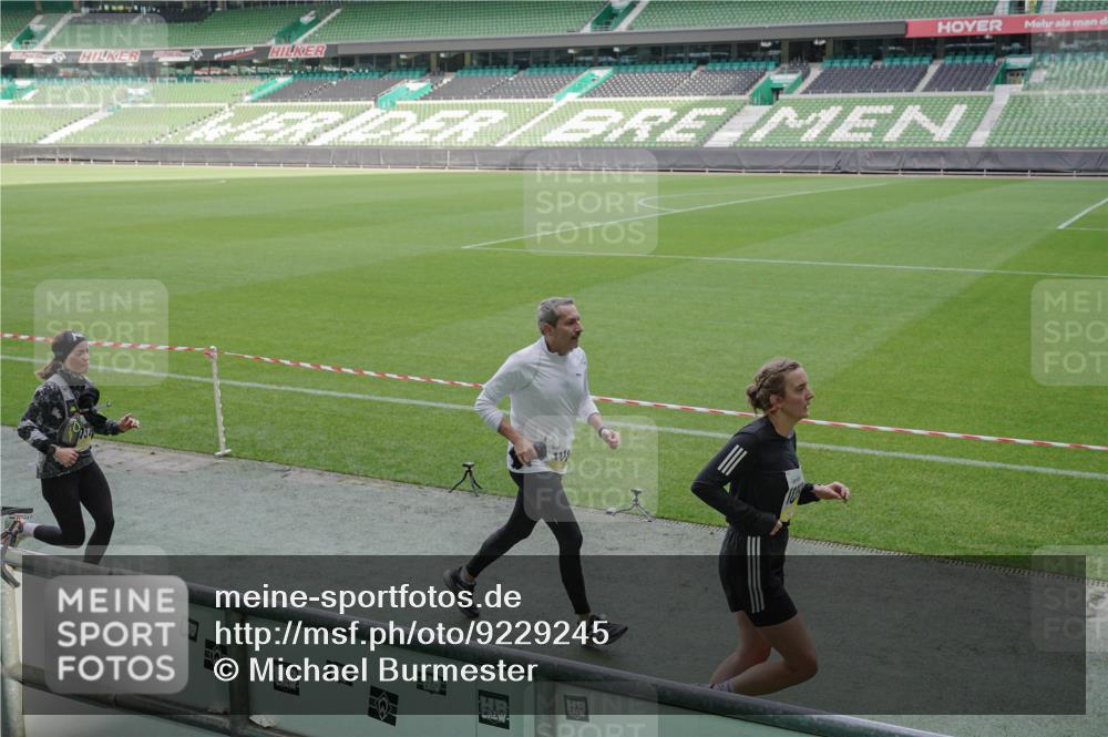05.10.2025 - 20. swb-Marathon Bremen Michael Burmester http://msf.ph/oto/9229245 05.10.2025 10:27:51 Laufen im Stadion 1138, 7414, 9206, 9244, 9339, 9397, 9413, 9500, 9546, 9670, 9709, 9711, 10177, 10211, 10319, 10382, 10452, 10509, 10634, 10637, 10639, 10661, 10667, 10676, 10750, 10818, 10822, 10850, 10858, 10947, 11074, 11167, 11189, 11268, 11299, 11327, 11446, 11462, 11628, 11659, 11678, 28, 9270, 9351, 9362, 9400, 9678, 9876, 9885, 9961, 10091, 10092, 10277, 10351, 10411, 10568, 10634, 10792, 10898, 11362, 11645, 11683 meine-sportfotos.de