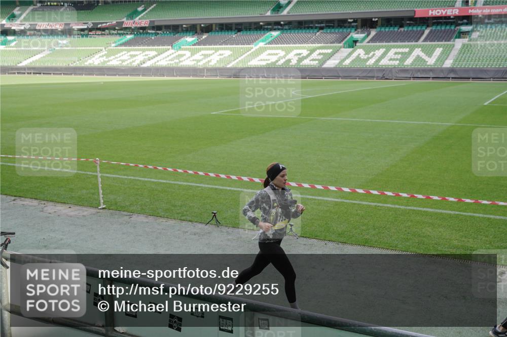 05.10.2025 - 20. swb-Marathon Bremen Michael Burmester http://msf.ph/oto/9229255 05.10.2025 10:27:52 Laufen im Stadion 1138, 7414, 9200, 9206, 9244, 9339, 9397, 9413, 9500, 9546, 9670, 9709, 9711, 10177, 10211, 10319, 10382, 10452, 10509, 10637, 10639, 10661, 10667, 10676, 10750, 10818, 10822, 10850, 10858, 10947, 11074, 11167, 11189, 11268, 11299, 11327, 11446, 11462, 11628, 11659, 11678, 28, 9270, 9351, 9362, 9400, 9678, 9876, 9885, 9961, 10091, 10092, 10277, 10351, 10411, 10568, 10634, 10792, 10898, 11362, 11645, 11683 meine-sportfotos.de