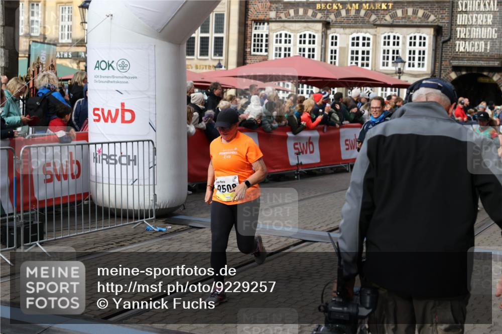 05.10.2025 - 20. swb-Marathon Bremen Yannick Fuchs http://msf.ph/oto/9229257 05.10.2025 10:59:22 Ziel 9219, 9454, 9508, 9692, 10039, 10143, 10200, 10274, 10353, 11207, 11400 meine-sportfotos.de