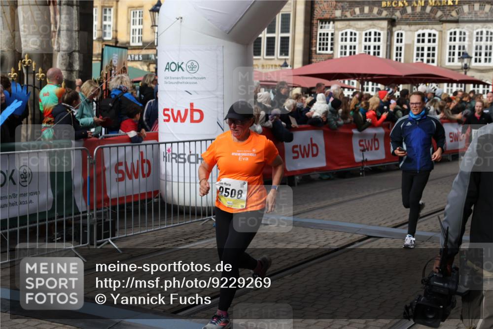 05.10.2025 - 20. swb-Marathon Bremen Yannick Fuchs http://msf.ph/oto/9229269 05.10.2025 10:59:22 Ziel 9219, 9454, 9508, 9692, 10039, 10143, 10200, 10274, 10353, 11207, 11400 meine-sportfotos.de