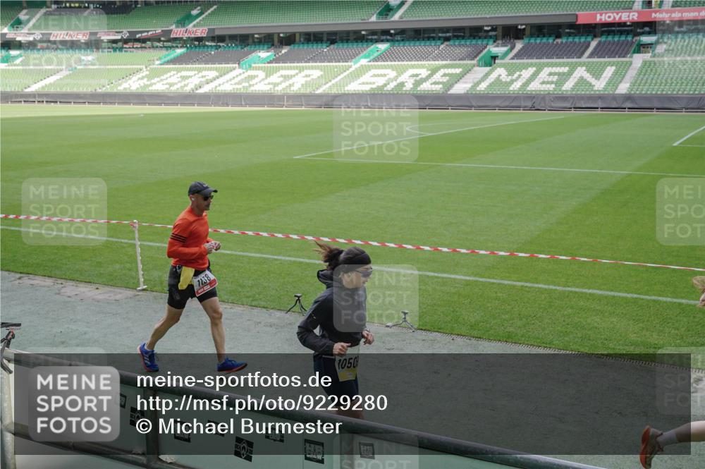 05.10.2025 - 20. swb-Marathon Bremen Michael Burmester http://msf.ph/oto/9229280 05.10.2025 10:27:55 Laufen im Stadion 1138, 7414, 9200, 9206, 9207, 9222, 9223, 9244, 9339, 9397, 9413, 9500, 9546, 9670, 9709, 9711, 10177, 10211, 10319, 10382, 10452, 10509, 10637, 10639, 10661, 10667, 10676, 10688, 10818, 10822, 10850, 10858, 10947, 11074, 11167, 11189, 11268, 11299, 11327, 11446, 11462, 11628, 11659, 11678, 11705, 28, 9270, 9351, 9362, 9678, 9709, 9876, 9885, 9961, 10091, 10092, 10277, 10351, 10411, 10568, 10634, 10750, 10792, 10898, 10947, 11645, 11683 meine-sportfotos.de