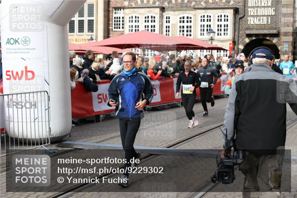 05.10.2025 - 20. swb-Marathon Bremen Yannick Fuchs http://msf.ph/oto/9229302 05.10.2025 10:59:23 Ziel 9183, 9219, 9454, 9508, 10039, 10143, 10200, 10274, 10353, 10407, 11207, 11400 meine-sportfotos.de
