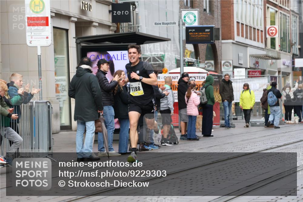 05.10.2025 - 20. swb-Marathon Bremen Strokosch-Dieckow http://msf.ph/oto/9229303 05.10.2025 10:35:54 Ziel 11013, 11185, 11188, 11013, 11185, 11188 meine-sportfotos.de