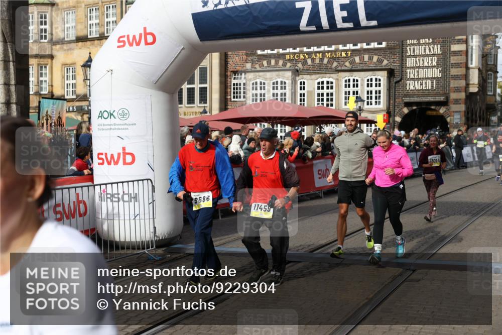 05.10.2025 - 20. swb-Marathon Bremen Yannick Fuchs http://msf.ph/oto/9229304 05.10.2025 11:02:13 Ziel 9324, 9426, 9536, 9686, 10301, 10508, 10855, 10879, 10887, 11014, 11459 meine-sportfotos.de