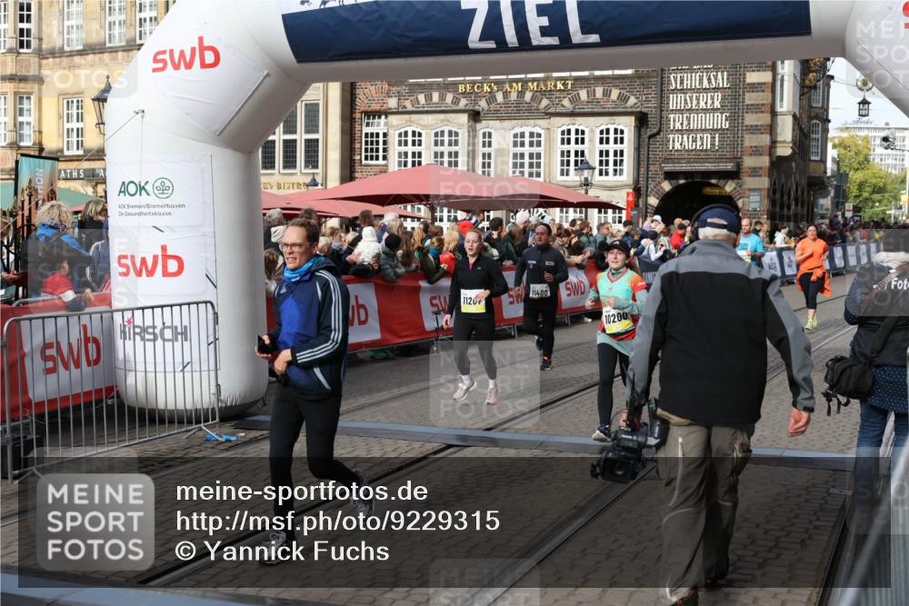 05.10.2025 - 20. swb-Marathon Bremen Yannick Fuchs http://msf.ph/oto/9229315 05.10.2025 10:59:23 Ziel 9183, 9219, 9454, 9508, 10039, 10143, 10200, 10274, 10353, 10407, 11207, 11400 meine-sportfotos.de
