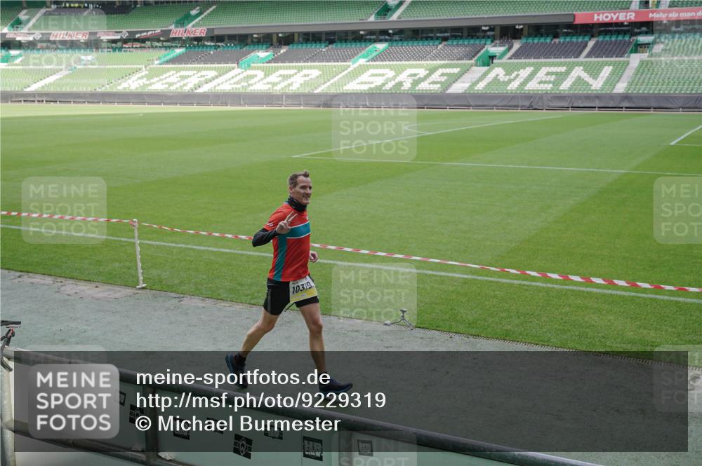 05.10.2025 - 20. swb-Marathon Bremen Michael Burmester http://msf.ph/oto/9229319 05.10.2025 10:27:58 Laufen im Stadion 1138, 7414, 9200, 9206, 9207, 9216, 9222, 9223, 9244, 9293, 9339, 9397, 9413, 9546, 9670, 10177, 10211, 10319, 10350, 10382, 10452, 10509, 10637, 10661, 10667, 10676, 10688, 10818, 10822, 10850, 10858, 11167, 11189, 11268, 11299, 11327, 11446, 11462, 11498, 11579, 11628, 11659, 11678, 11705, 28, 9270, 9351, 9362, 9500, 9709, 9711, 9876, 9885, 9961, 10091, 10092, 10351, 10411, 10568, 10634, 10639, 10750, 10898, 10947, 11645, 11683 meine-sportfotos.de