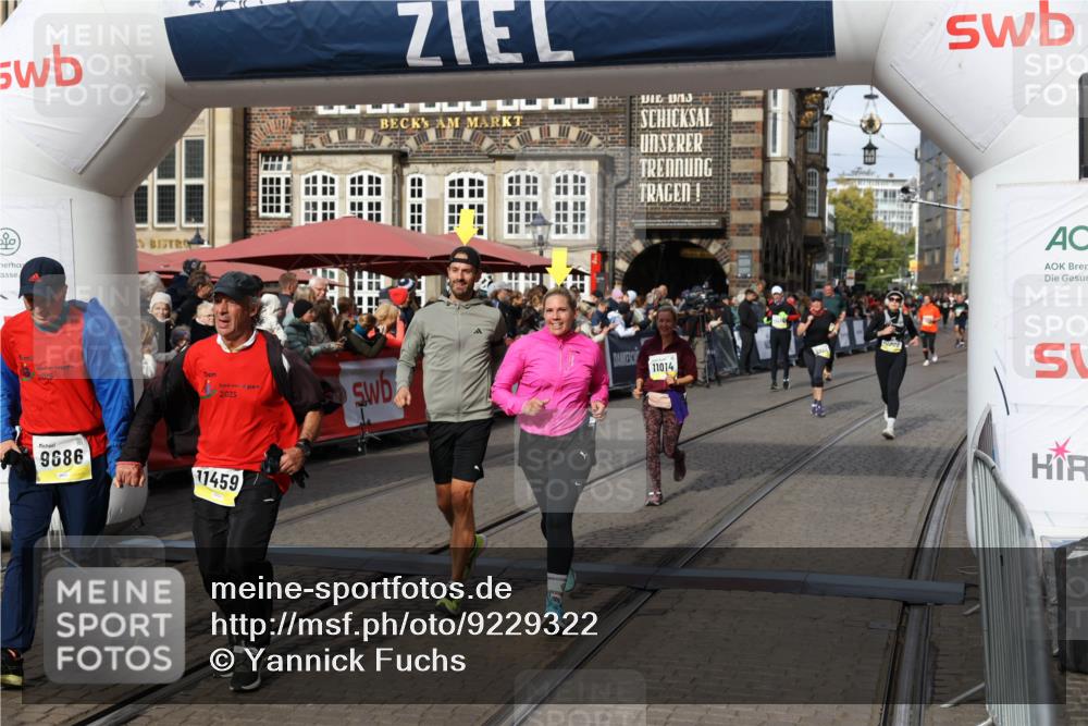 05.10.2025 - 20. swb-Marathon Bremen Yannick Fuchs http://msf.ph/oto/9229322 05.10.2025 11:02:14 Ziel 9324, 9363, 9426, 9536, 9686, 10301, 10508, 10855, 10879, 10887, 11014, 11459 meine-sportfotos.de
