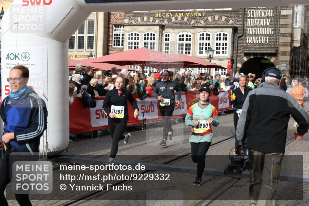05.10.2025 - 20. swb-Marathon Bremen Yannick Fuchs http://msf.ph/oto/9229332 05.10.2025 10:59:24 Ziel 9183, 9219, 9454, 9508, 10143, 10200, 10274, 10407, 11006, 11007, 11207, 11400 meine-sportfotos.de