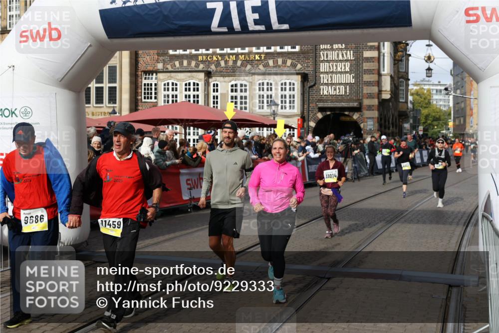 05.10.2025 - 20. swb-Marathon Bremen Yannick Fuchs http://msf.ph/oto/9229333 05.10.2025 11:02:14 Ziel 9324, 9363, 9426, 9536, 9686, 10301, 10508, 10855, 10879, 10887, 11014, 11459 meine-sportfotos.de
