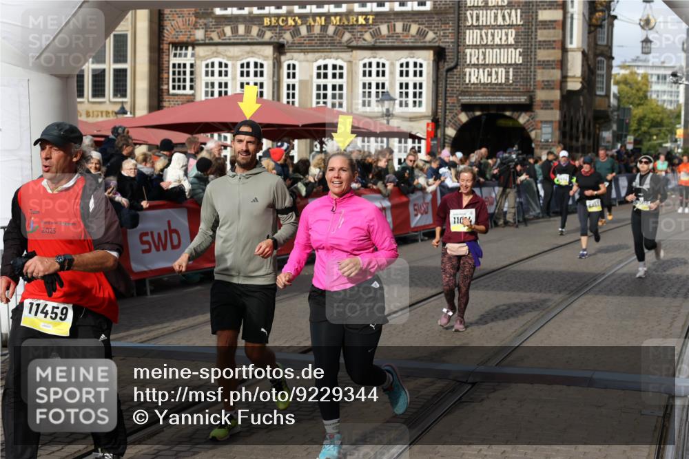 05.10.2025 - 20. swb-Marathon Bremen Yannick Fuchs http://msf.ph/oto/9229344 05.10.2025 11:02:14 Ziel 9324, 9363, 9426, 9536, 9686, 10301, 10508, 10855, 10879, 10887, 11014, 11459 meine-sportfotos.de