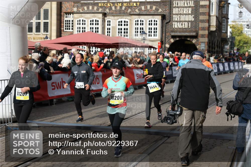 05.10.2025 - 20. swb-Marathon Bremen Yannick Fuchs http://msf.ph/oto/9229367 05.10.2025 10:59:24 Ziel 9183, 9219, 9454, 9508, 10143, 10200, 10274, 10407, 11006, 11007, 11207, 11400 meine-sportfotos.de