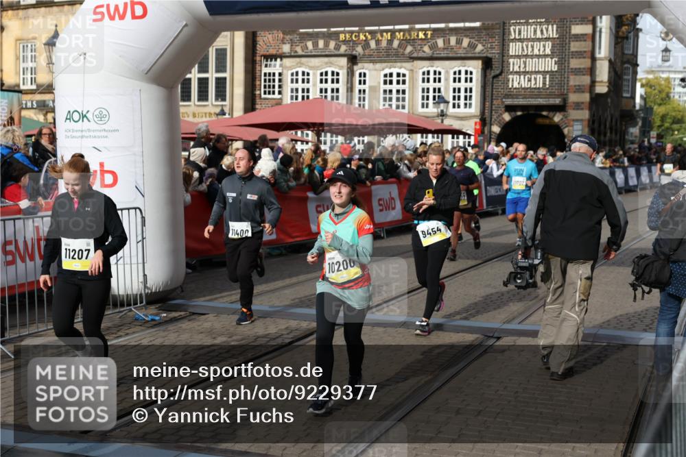 05.10.2025 - 20. swb-Marathon Bremen Yannick Fuchs http://msf.ph/oto/9229377 05.10.2025 10:59:24 Ziel 9183, 9219, 9454, 9508, 10143, 10200, 10274, 10407, 11006, 11007, 11207, 11400 meine-sportfotos.de