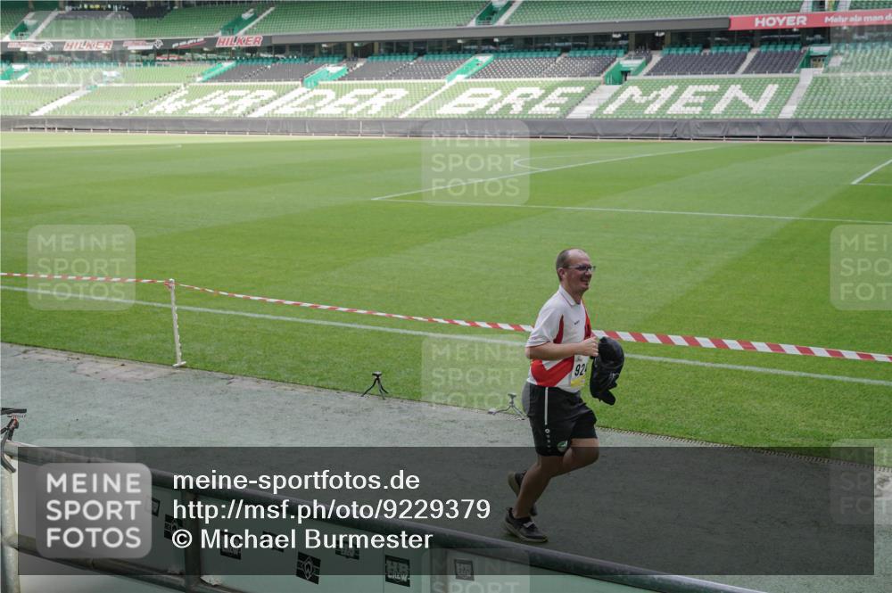 05.10.2025 - 20. swb-Marathon Bremen Michael Burmester http://msf.ph/oto/9229379 05.10.2025 10:28:03 Laufen im Stadion 1138, 7414, 9200, 9206, 9207, 9216, 9222, 9223, 9244, 9293, 9366, 9377, 9397, 9406, 9413, 9546, 9670, 10047, 10177, 10211, 10266, 10268, 10319, 10350, 10382, 10428, 10452, 10509, 10637, 10661, 10667, 10676, 10688, 10818, 10822, 10850, 10858, 10953, 11104, 11167, 11189, 11244, 11268, 11299, 11327, 11446, 11462, 11498, 11513, 11579, 11628, 11659, 11678, 11705, 28, 9270, 9339, 9351, 9500, 9670, 9709, 9711, 9961, 10634, 10639, 10750, 10898, 10947 meine-sportfotos.de
