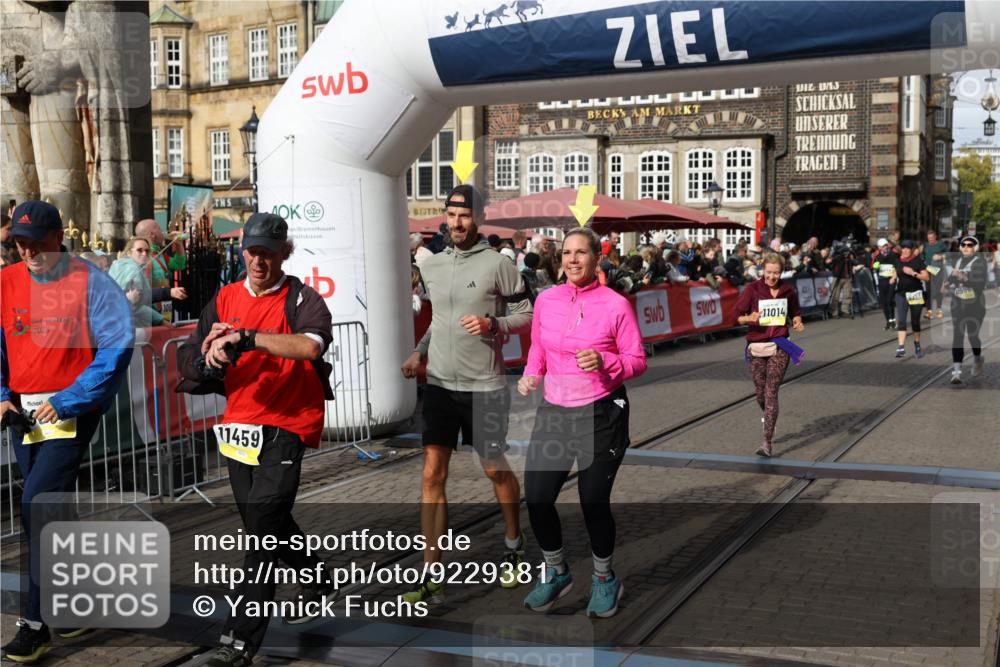 05.10.2025 - 20. swb-Marathon Bremen Yannick Fuchs http://msf.ph/oto/9229381 05.10.2025 11:02:15 Ziel 9324, 9363, 9426, 9536, 9686, 10301, 10508, 10855, 10879, 10887, 11014, 11459 meine-sportfotos.de