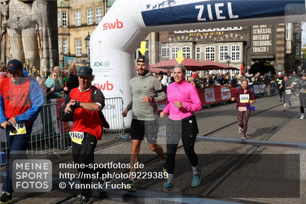 05.10.2025 - 20. swb-Marathon Bremen Yannick Fuchs http://msf.ph/oto/9229389 05.10.2025 11:02:15 Ziel 9324, 9363, 9426, 9536, 9686, 10301, 10508, 10855, 10879, 10887, 11014, 11459 meine-sportfotos.de