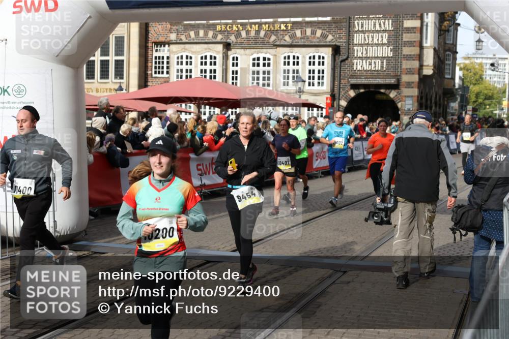 05.10.2025 - 20. swb-Marathon Bremen Yannick Fuchs http://msf.ph/oto/9229400 05.10.2025 10:59:25 Ziel 9183, 9454, 9508, 10200, 10274, 10407, 11006, 11007, 11207, 11400 meine-sportfotos.de
