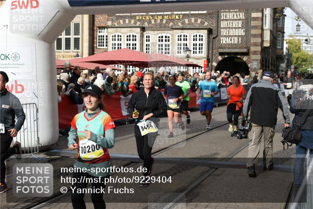 05.10.2025 - 20. swb-Marathon Bremen Yannick Fuchs http://msf.ph/oto/9229404 05.10.2025 10:59:25 Ziel 9183, 9454, 9508, 10200, 10274, 10407, 11006, 11007, 11207, 11400 meine-sportfotos.de