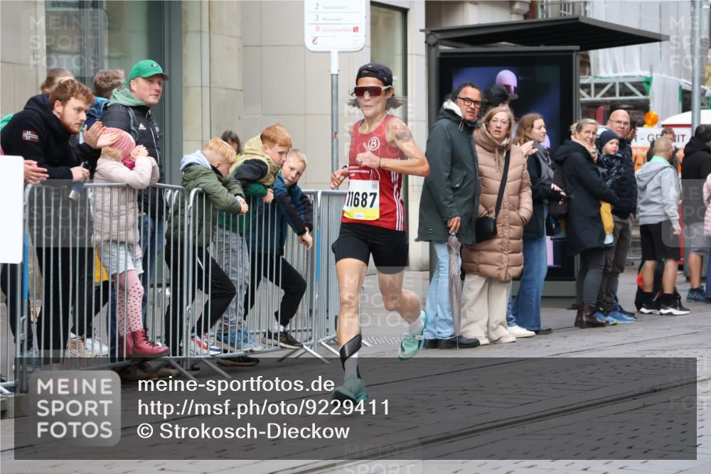 05.10.2025 - 20. swb-Marathon Bremen Strokosch-Dieckow http://msf.ph/oto/9229411 05.10.2025 10:36:16 Ziel 9527, 9829, 9833, 10425, 11185, 11687, 9527, 9829, 9833, 10425, 11185, 11687 meine-sportfotos.de