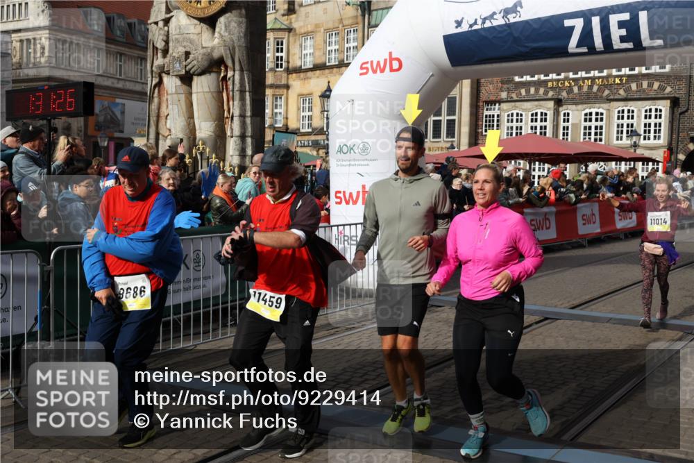 05.10.2025 - 20. swb-Marathon Bremen Yannick Fuchs http://msf.ph/oto/9229414 05.10.2025 11:02:15 Ziel 9324, 9363, 9426, 9536, 9686, 10301, 10508, 10855, 10879, 10887, 11014, 11459 meine-sportfotos.de