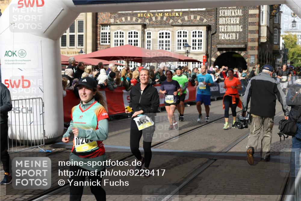 05.10.2025 - 20. swb-Marathon Bremen Yannick Fuchs http://msf.ph/oto/9229417 05.10.2025 10:59:25 Ziel 9183, 9454, 9508, 10200, 10274, 10407, 11006, 11007, 11207, 11400 meine-sportfotos.de