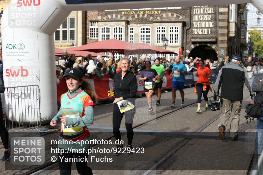 05.10.2025 - 20. swb-Marathon Bremen Yannick Fuchs http://msf.ph/oto/9229423 05.10.2025 10:59:25 Ziel 9183, 9454, 9508, 10200, 10274, 10407, 11006, 11007, 11207, 11400 meine-sportfotos.de