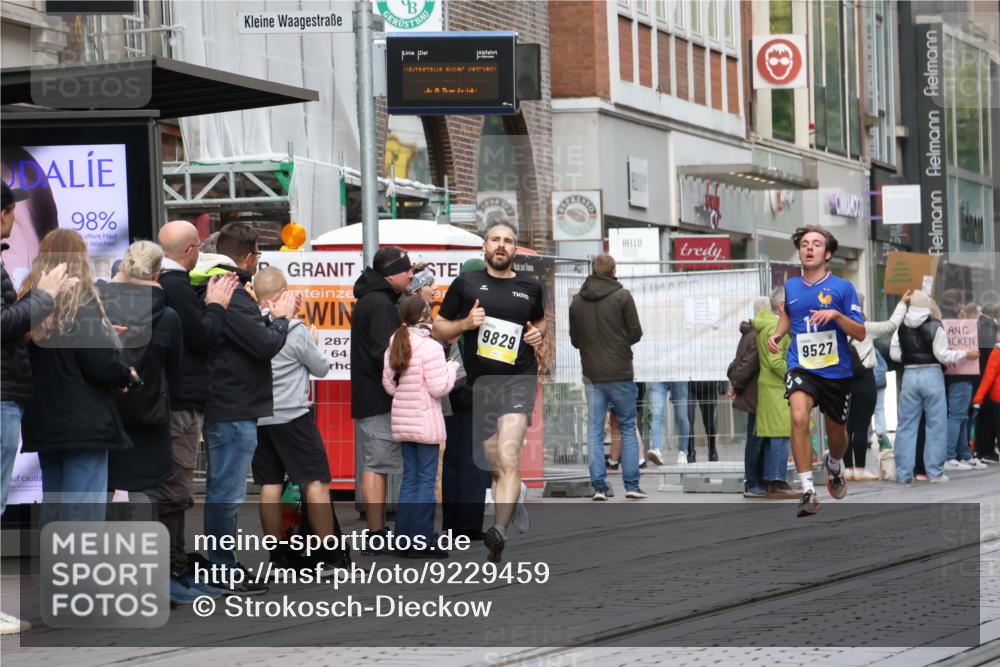 05.10.2025 - 20. swb-Marathon Bremen Strokosch-Dieckow http://msf.ph/oto/9229459 05.10.2025 10:36:26 Ziel 9429, 9527, 9829, 9833, 10425, 9429, 9527, 9829, 9833, 10425 meine-sportfotos.de