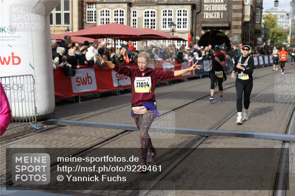 05.10.2025 - 20. swb-Marathon Bremen Yannick Fuchs http://msf.ph/oto/9229461 05.10.2025 11:02:16 Ziel 9324, 9363, 9426, 9686, 10301, 10508, 10855, 10879, 10887, 11014, 11454, 11459 meine-sportfotos.de