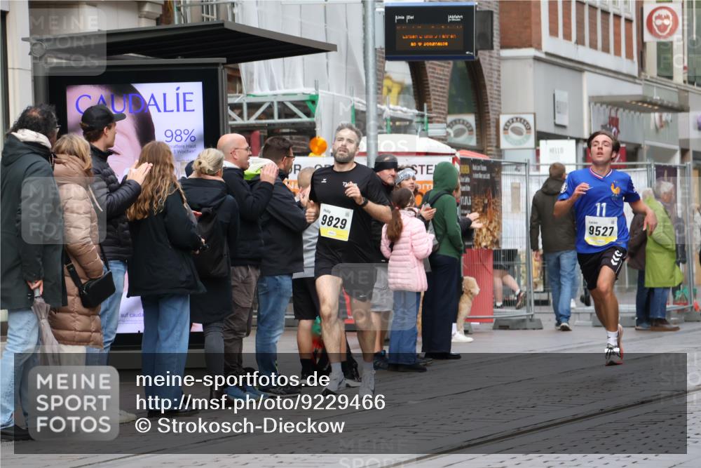 05.10.2025 - 20. swb-Marathon Bremen Strokosch-Dieckow http://msf.ph/oto/9229466 05.10.2025 10:36:27 Ziel 9429, 9527, 9829, 9833, 10425, 9429, 9527, 9829, 9833, 10425 meine-sportfotos.de