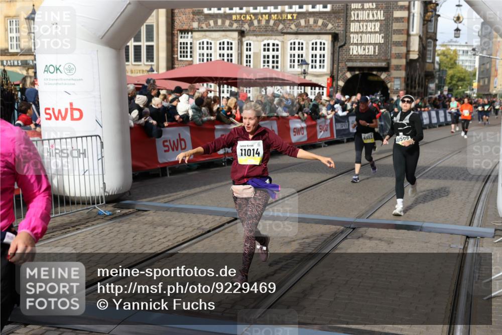 05.10.2025 - 20. swb-Marathon Bremen Yannick Fuchs http://msf.ph/oto/9229469 05.10.2025 11:02:16 Ziel 9324, 9363, 9426, 9686, 10301, 10508, 10855, 10879, 10887, 11014, 11454, 11459 meine-sportfotos.de