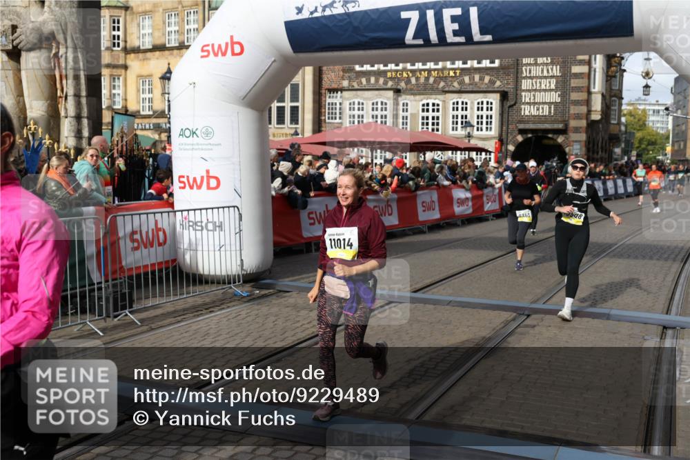 05.10.2025 - 20. swb-Marathon Bremen Yannick Fuchs http://msf.ph/oto/9229489 05.10.2025 11:02:16 Ziel 9324, 9363, 9426, 9686, 10301, 10508, 10855, 10879, 10887, 11014, 11454, 11459 meine-sportfotos.de