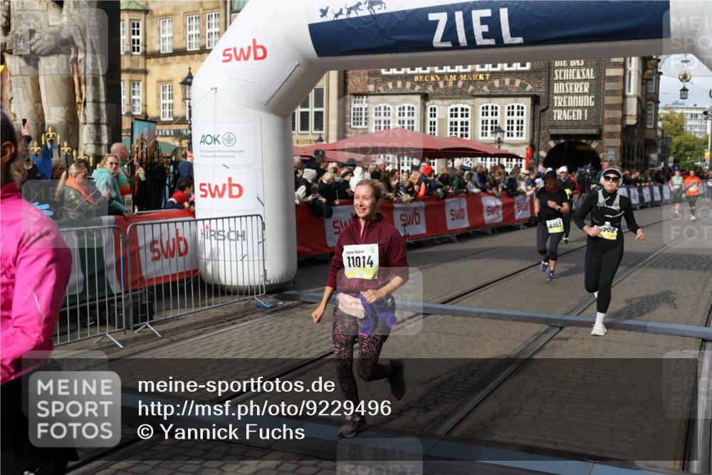 05.10.2025 - 20. swb-Marathon Bremen Yannick Fuchs http://msf.ph/oto/9229496 05.10.2025 11:02:16 Ziel 9324, 9363, 9426, 9686, 10301, 10508, 10855, 10879, 10887, 11014, 11454, 11459 meine-sportfotos.de