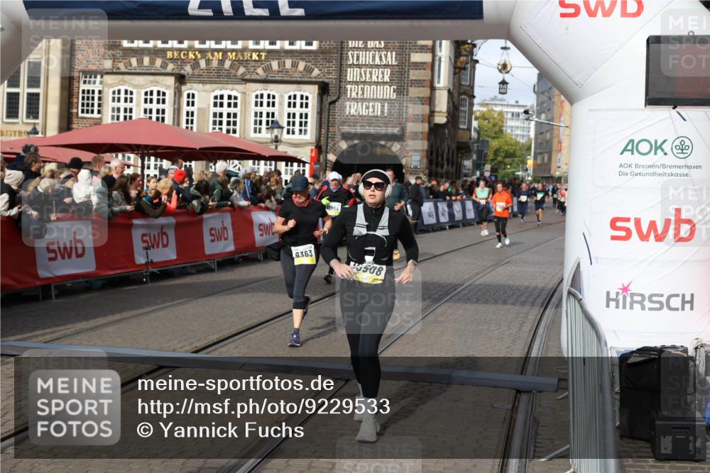 05.10.2025 - 20. swb-Marathon Bremen Yannick Fuchs http://msf.ph/oto/9229533 05.10.2025 11:02:17 Ziel 9363, 9426, 9686, 10301, 10508, 11014, 11454, 11459 meine-sportfotos.de