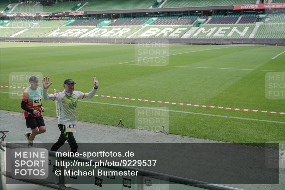 05.10.2025 - 20. swb-Marathon Bremen Michael Burmester http://msf.ph/oto/9229537 05.10.2025 10:28:15 Laufen im Stadion 1138, 7414, 9200, 9206, 9207, 9216, 9222, 9223, 9244, 9293, 9298, 9366, 9377, 9397, 9406, 9413, 9546, 9562, 9665, 9706, 9955, 10047, 10109, 10177, 10211, 10266, 10268, 10303, 10319, 10350, 10382, 10428, 10452, 10509, 10519, 10637, 10661, 10667, 10676, 10688, 10789, 10850, 10858, 10875, 10931, 10953, 10973, 11104, 11167, 11189, 11244, 11248, 11268, 11299, 11327, 11330, 11357, 11462, 11498, 11513, 11561, 11579, 11628, 11705, 9339, 9500, 9670, 9709, 9711, 10639, 10947 meine-sportfotos.de