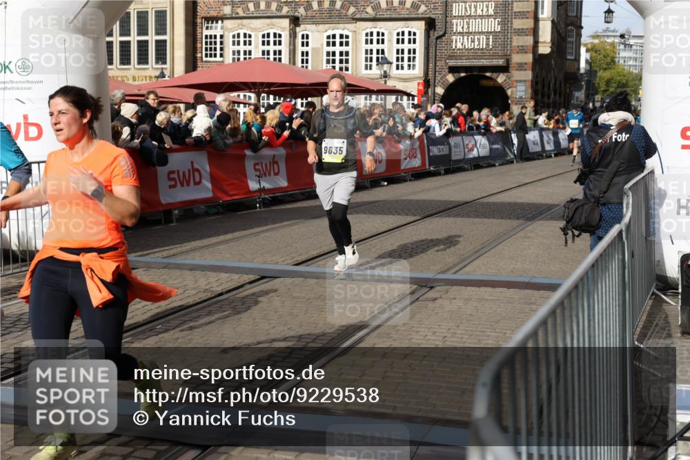 05.10.2025 - 20. swb-Marathon Bremen Yannick Fuchs http://msf.ph/oto/9229538 05.10.2025 10:59:29 Ziel 9183, 9454, 9635, 10200, 10274, 10407, 11006, 11007, 11207, 11400 meine-sportfotos.de