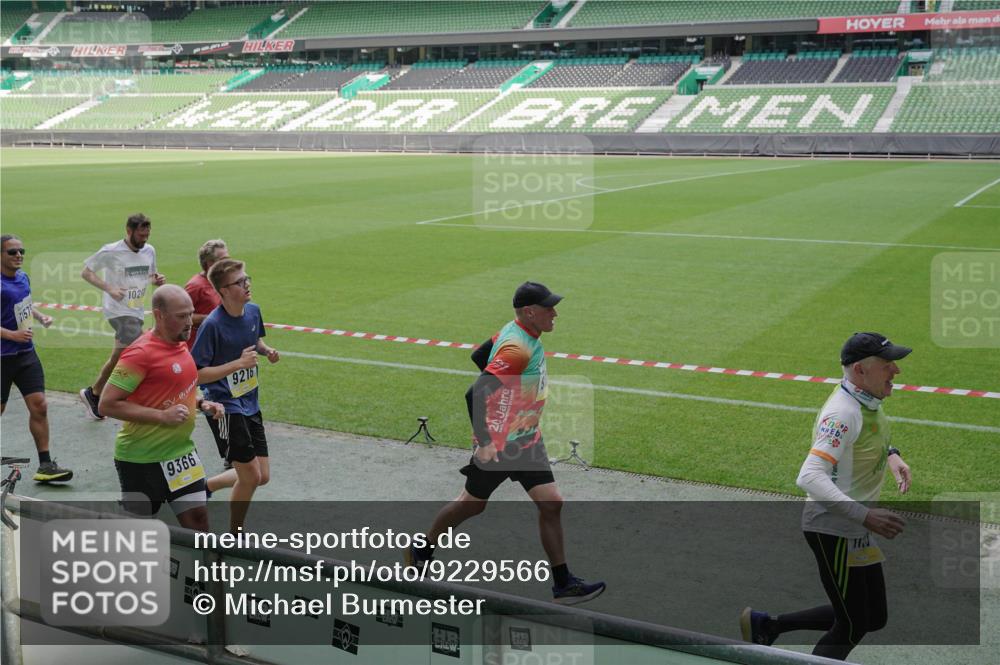 05.10.2025 - 20. swb-Marathon Bremen Michael Burmester http://msf.ph/oto/9229566 05.10.2025 10:28:16 Laufen im Stadion 1138, 7414, 9200, 9206, 9207, 9216, 9222, 9223, 9244, 9293, 9298, 9366, 9377, 9397, 9406, 9413, 9546, 9562, 9665, 9706, 9955, 10047, 10109, 10177, 10211, 10266, 10268, 10303, 10319, 10350, 10382, 10428, 10452, 10509, 10519, 10637, 10661, 10667, 10676, 10688, 10789, 10850, 10858, 10875, 10931, 10953, 10973, 11104, 11167, 11189, 11244, 11248, 11268, 11299, 11327, 11330, 11357, 11462, 11498, 11513, 11561, 11579, 11628, 11705, 9339, 9500, 9670, 9711, 10639 meine-sportfotos.de