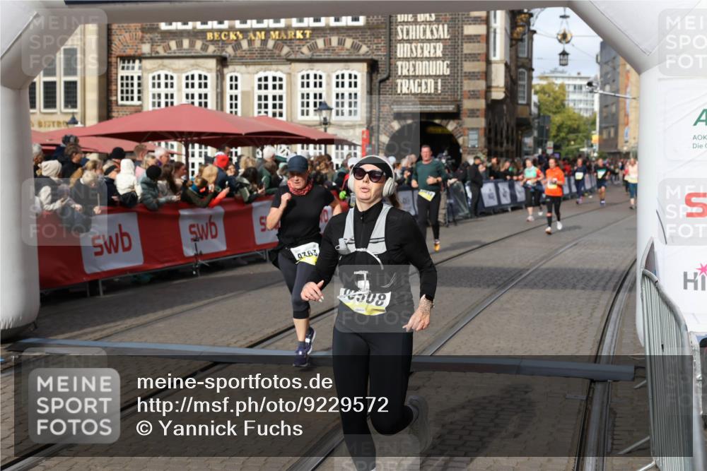05.10.2025 - 20. swb-Marathon Bremen Yannick Fuchs http://msf.ph/oto/9229572 05.10.2025 11:02:17 Ziel 9363, 9426, 9686, 10301, 10508, 11014, 11454, 11459 meine-sportfotos.de