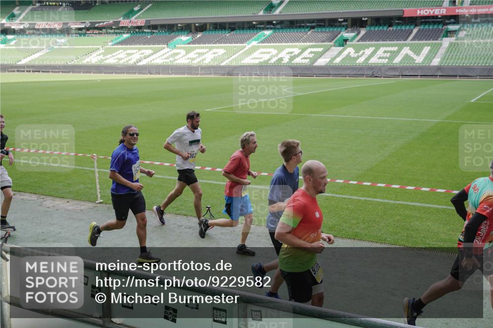 05.10.2025 - 20. swb-Marathon Bremen Michael Burmester http://msf.ph/oto/9229582 05.10.2025 10:28:17 Laufen im Stadion 1138, 7414, 9200, 9206, 9207, 9216, 9222, 9223, 9244, 9293, 9298, 9366, 9377, 9397, 9406, 9413, 9546, 9562, 9665, 9706, 9955, 10047, 10109, 10177, 10211, 10266, 10268, 10303, 10319, 10350, 10382, 10428, 10452, 10509, 10519, 10637, 10661, 10667, 10676, 10688, 10789, 10850, 10858, 10875, 10931, 10953, 10973, 11104, 11167, 11189, 11244, 11248, 11268, 11299, 11327, 11330, 11357, 11462, 11498, 11513, 11561, 11579, 11628, 11705, 9339, 9670, 10637 meine-sportfotos.de