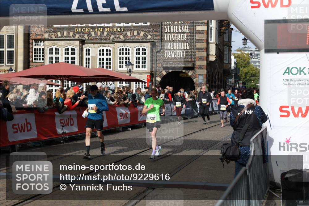 05.10.2025 - 20. swb-Marathon Bremen Yannick Fuchs http://msf.ph/oto/9229616 05.10.2025 10:59:34 Ziel 9635, 9737, 10391, 10809, 11006, 11007, 11728 meine-sportfotos.de
